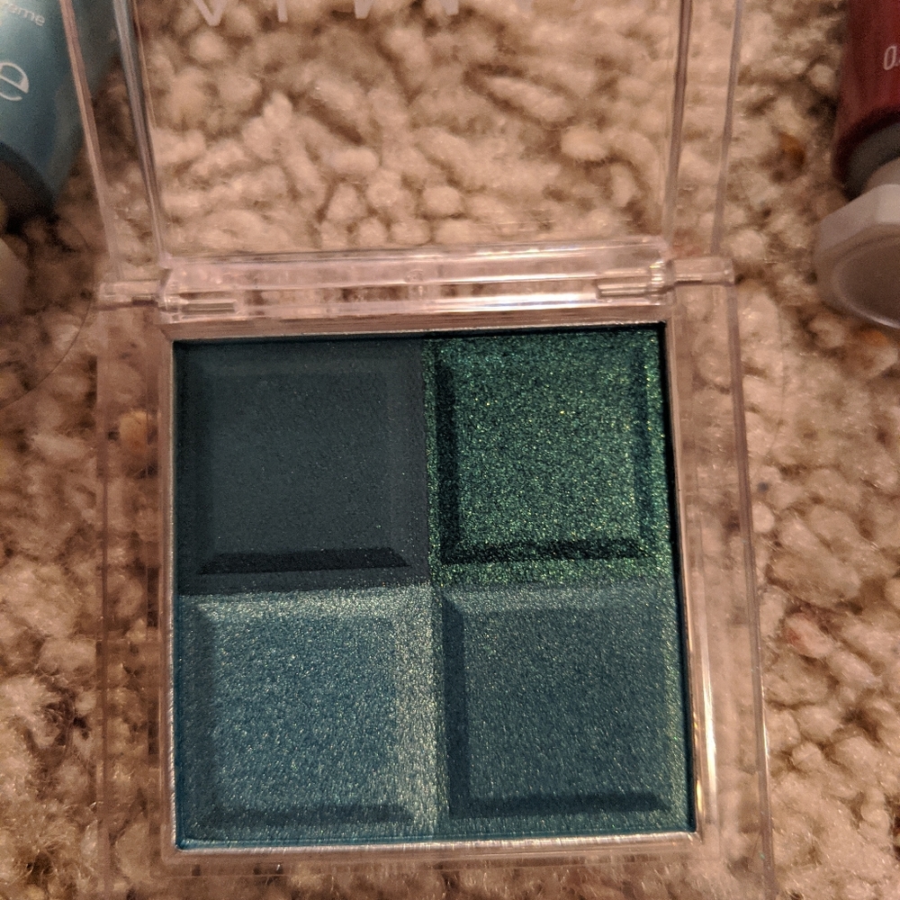 Almay eyeshadow bundle - Picture 4 of 5